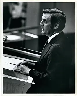 Mondale: US Politics - Government