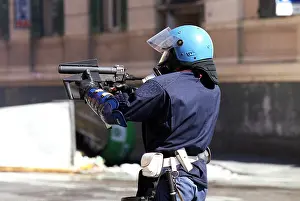 Polizia: Polizia Fires Tear Gas