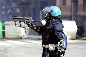 Polizia: Polizia Fires Tear Gas