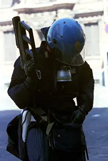 Polizia: Polizia Reloads Tear Gas