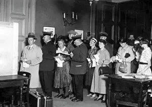 Campaigning: Polling station at a railway station on the