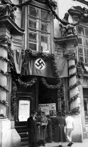 Stuck: Polling station in Vienna, 1938
