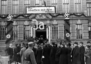 Queuing: Polling station in Vienna, 1938