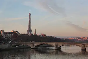 Pont des Invalides, Eiffel Tower at sunrise, Paris France