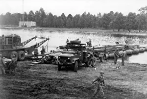 Equipments: Pontoon bridge of US Army across the Main
