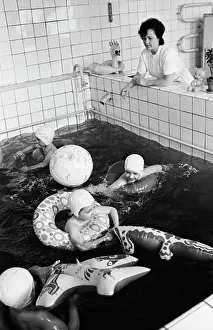 Therapy: Pool for cold water treatment of children
