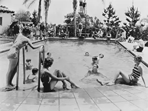 Sunbathe: POOL PARTY