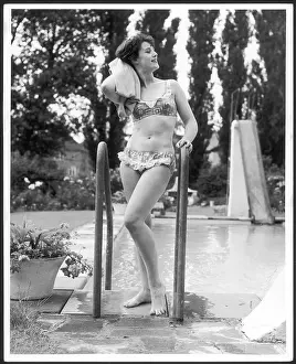 Anglaise: POOLSIDE BIKINI 1960S