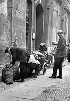 Need: Poor people at Alexanderplatz, 1931