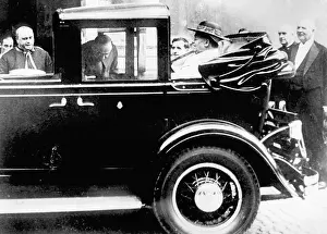 Pius: Pope Pius XI in the car, 1929