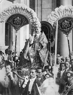 Ambrogio: Pope Pius XI with tiara - 1935