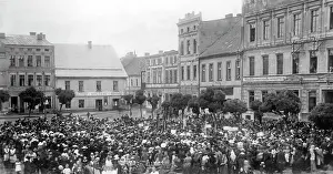 Annexed: The population of Hulchin protests against