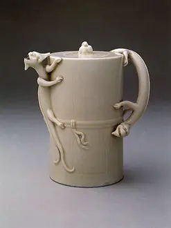 Ming: Porcelain Winepot, Ming Dynasty