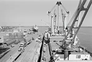 Ilya: Port of Corinto