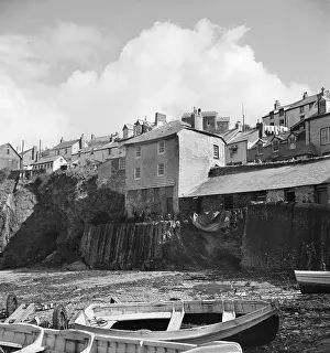 Midground: Port Isaac harbour, Cornwall