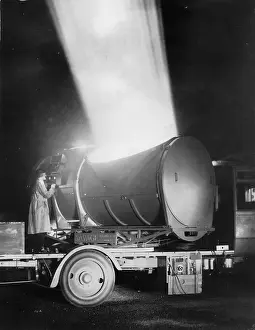 Floodlight: Portable antiaircraft floodlight