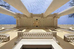 Portals: Portico of the palace Wortlitz 2010