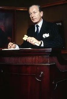 Auctioning: Portrait -- an auctioneer