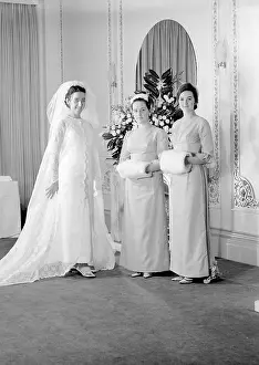Bridesmaids: Portrait of a bride with her bridesmaids