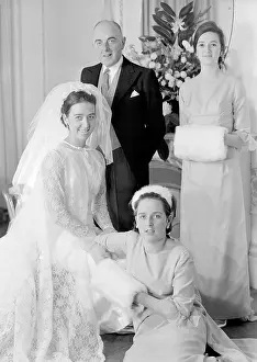 Bridesmaids: Portrait of a bride with her father and bridesmaids