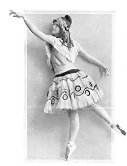 Danseuse: A portrait of dancer Phyllis Bedells, 1914