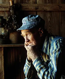 Geriatric: PORTRAIT OF ELDERLY MAN IN BLUE AND WHITE STRIPED