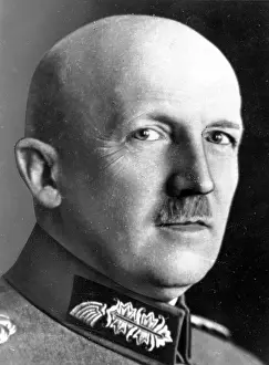 Weimarer: Portrait of General Kurt von Schleicher, 14 January 1927 (b/