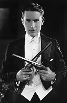 Sturdy: Portrait of a man with dueling pistols