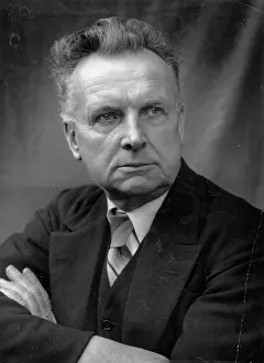 Oktober: Portrait of Robert Michel