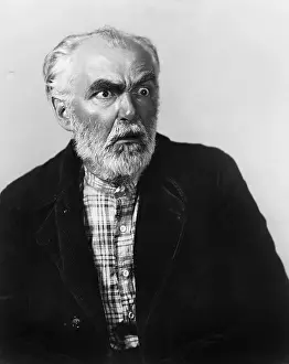 Surprises: Portrait of shocked man