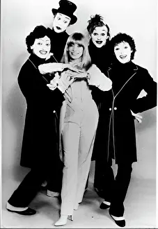 Katja: Portrait of singer Katja Ebstein surrounded by mimes