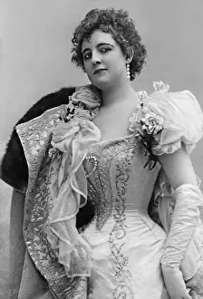 Tight: Portrait of a woman, around 1900