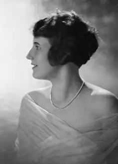Strapless: Portrait of a woman, 1925