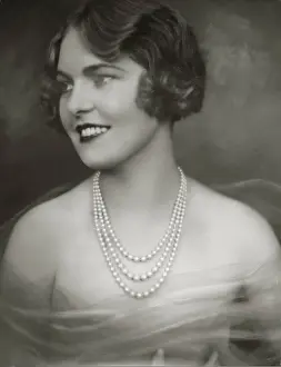Strapless: Portrait of a woman, 1926