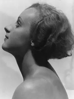Ladieswear: Portrait of a woman, 1933