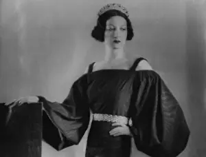 Ladieswear: Portrait of a woman, 1935