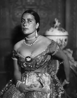 Brooch: Portrait of a woman, 1935