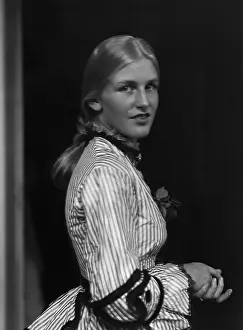 Ladieswear: Portrait of a woman, 1935