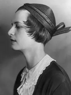Haircut: Portrait of a woman, 1935