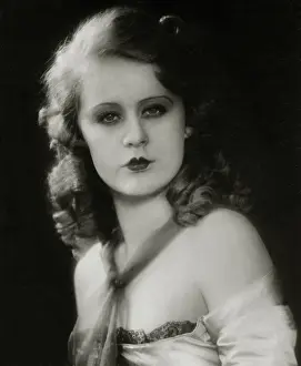 Curls: Portrait of woman in the 20s