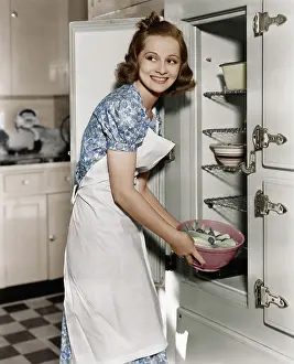 Storing: Portrait of woman in kitchen