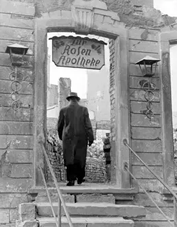 Apotheke: Post-war era: destroyed Frankfurt on the Main