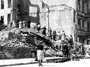 Destitution: Post-war Germany: Trummerfrauen in Berlin