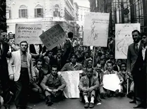 Pamphlets: Postal workers on strike in Rome due to overwork