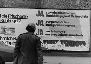 Referendums: Posters for the referendum on the Zwentendorf nuclear