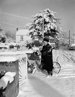 Inclement: POSTMAN IN THE SNOW