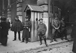 Sentry: Postmen strike in Paris, 1909