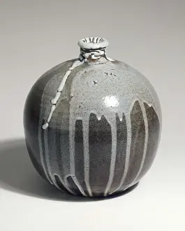 Runoff: Pot with a crooked handle