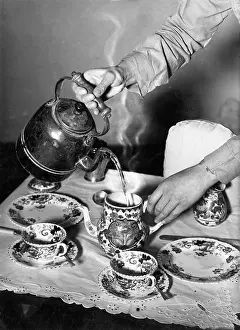 Teaset: A POT OF HOT TEA!