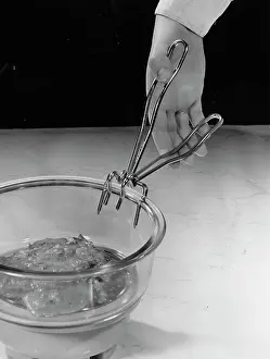 Pliers: Pot tongs